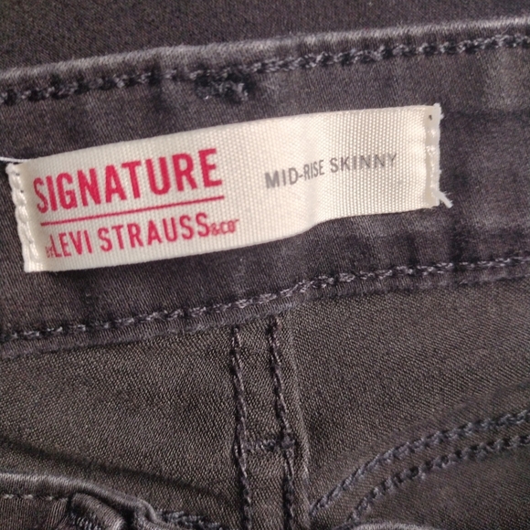 Levi's Signature Jeans Women 28Wx30L Black Denim Mid Rise Skinny Mid Rise Casual - Picture 3 of 8